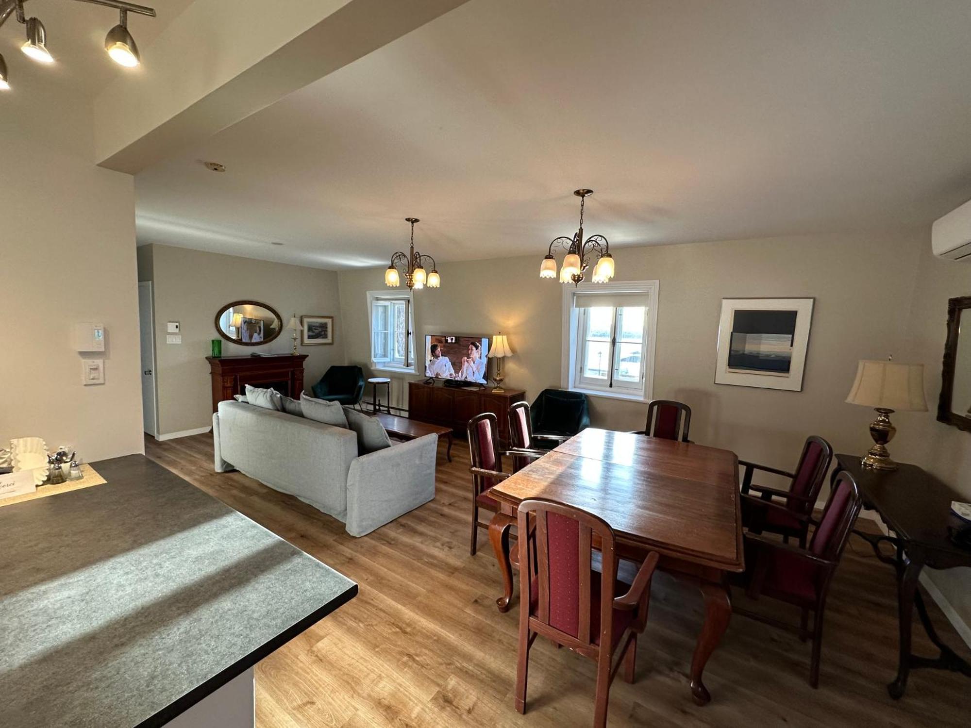 Saint-Laurent-de-l'ile d'Orleans Goeliche Hotel Et Appartement מראה חיצוני תמונה