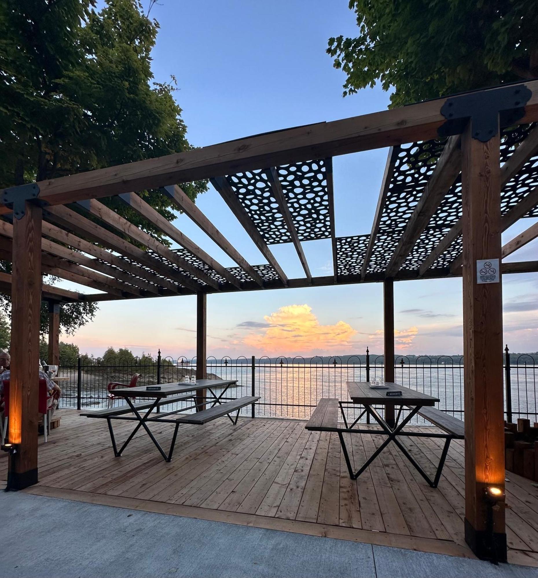Saint-Laurent-de-l'ile d'Orleans Goeliche Hotel Et Appartement מראה חיצוני תמונה
