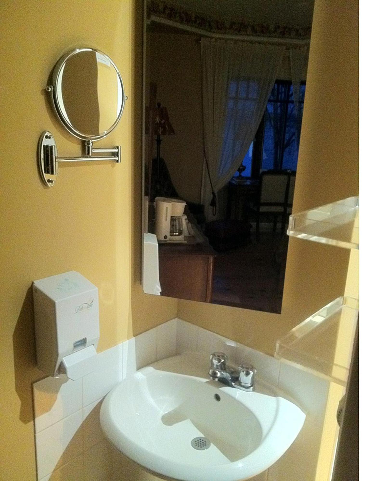 Saint-Laurent-de-l'ile d'Orleans Goeliche Hotel Et Appartement חדר תמונה