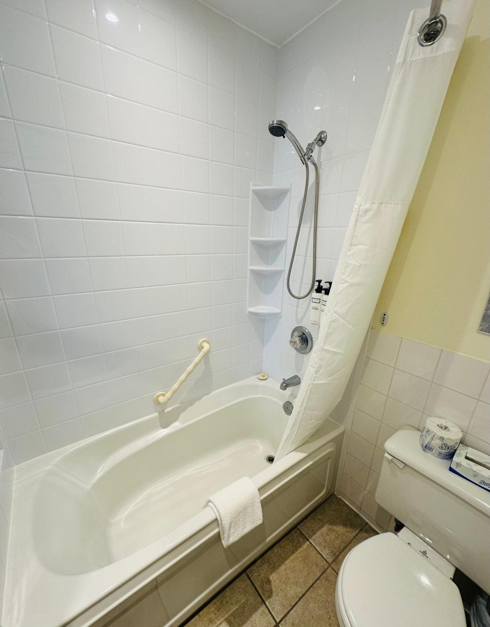 Saint-Laurent-de-l'ile d'Orleans Goeliche Hotel Et Appartement מראה חיצוני תמונה