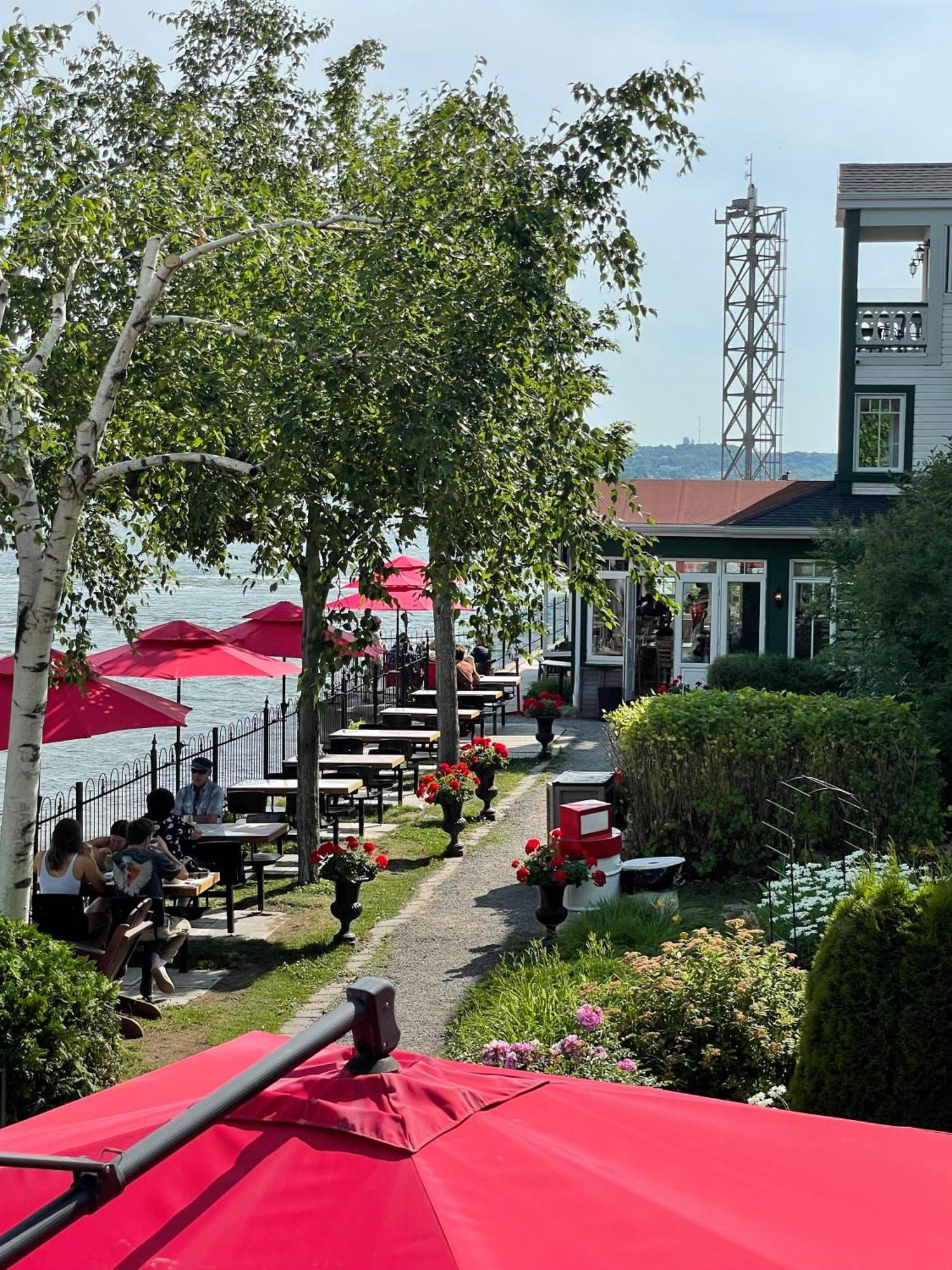 Saint-Laurent-de-l'ile d'Orleans Goeliche Hotel Et Appartement מראה חיצוני תמונה